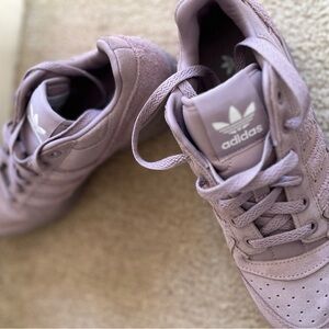 Adidas 7.5 BNWT Women’s Purple Sneakers with Suede Finish and Lace-Up Design
